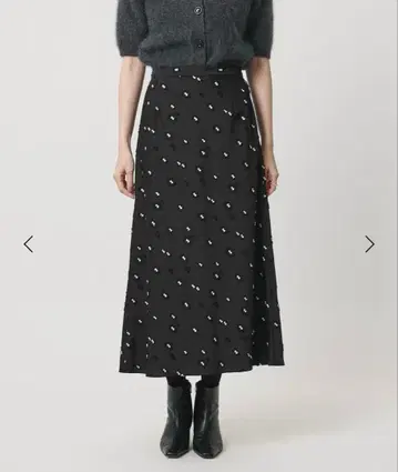 새틴 플라워 자카드 롱 스커트 블랙 38