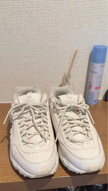 화이트 스니커즈