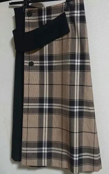 ADORE 체크 무늬 플레어 스커트 36