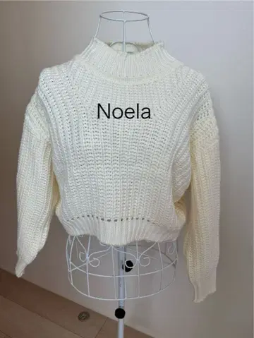 [ 새상품급 ] Noela 하이넥 니트 (화이트 아이보리)