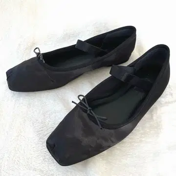 새상품급 르탈론 24.5cm 펌프스 플랫 발레 스트랩 리본 블랙