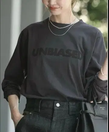 UNBIASED 다크 그레이 긴팔 T셔츠 저널 스탠다드