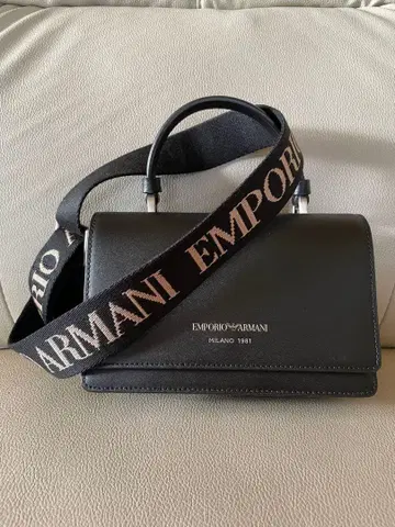 EMPORIO ARMANI 블랙 숄더백