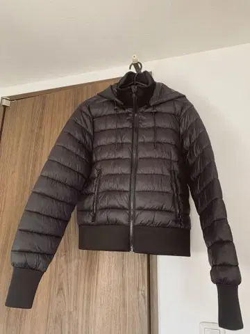 ZARA 후드 부착 블랙(다크 네이비) 다운 자켓