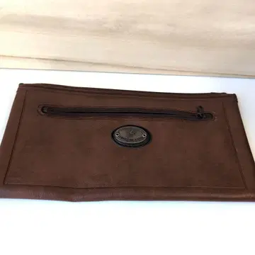 브라운 합성 피혁 클러치백