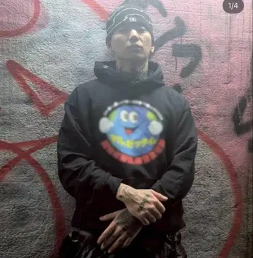 야루젯타이 후드티 블랙브레인