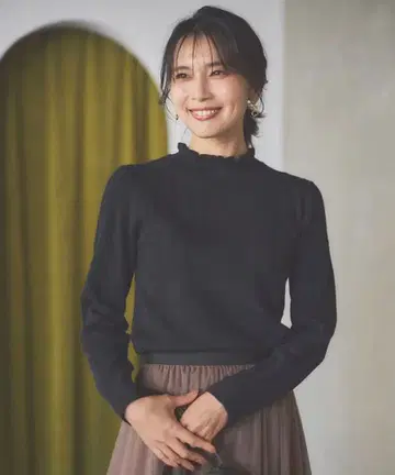 새상품 애니팜 [세탁기 사용 가능/흡습 발열] 프릴 넥 리브 니트