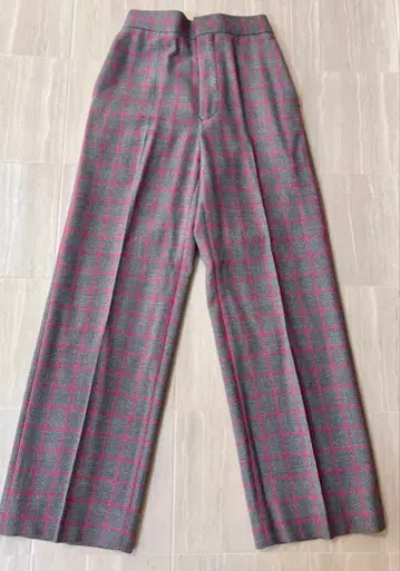 드로어 그레이와 핑크 체크 무늬 와이드 팬츠