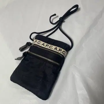 A.P.C. 아페쎄 숄더백 사코슈