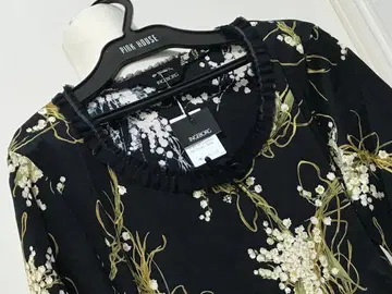 미사용 잉게보그 레이스 스즈란 꽃다발 티셔츠 정가 15000