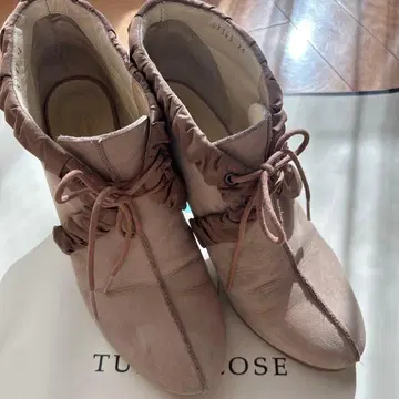 프릴 달린 베이지 부츠 힐 6cm