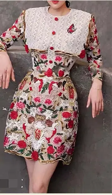 꽃무늬 자수 긴팔 원피스