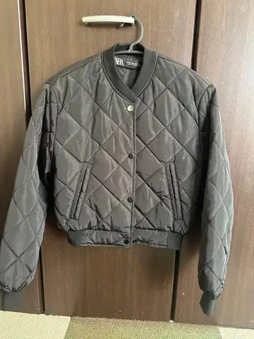 ZARA 블랙 숏 기장 자켓 XS
