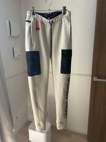 언더아머 화이트 팬츠