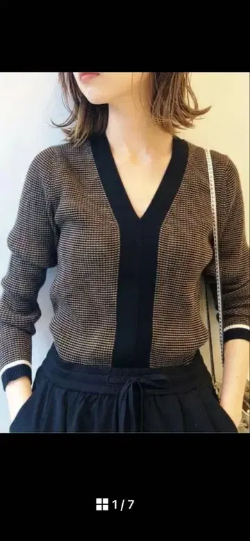 이에나 브라운 블랙 V넥 니트 긴팔