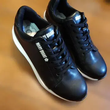 MARY QUANT 블랙 스니커즈