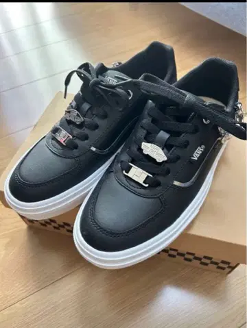 VANS V3858 CHN MARVERICK 블랙/화이트 5US