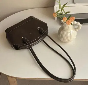 다크 브라운 숄더백