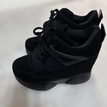 새상품 블랙 인힐 초통굽 12cm 웨지 스니커즈 블랙 22.5cm 35