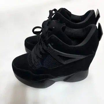 새상품 블랙 인힐 초통굽 12cm 웨지 스니커즈 블랙 22.5cm 35