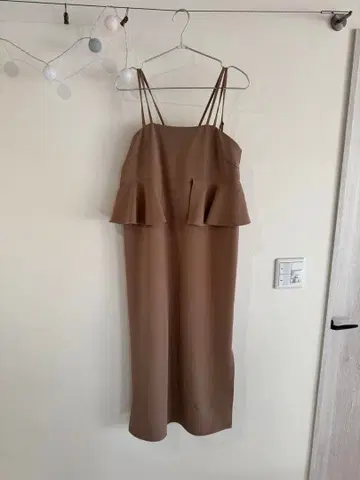 Eaphi peplum frill one-piece