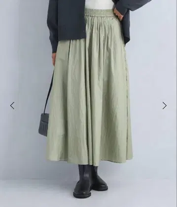 미사용 샤이니 플레어 스커트 green label 애로우즈