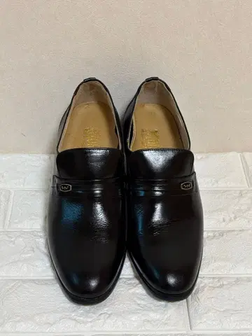 블랙 가죽 로퍼 24EE