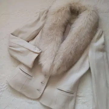 바닐라 퓨전 아이보리 퍼 포함 테일러드 자켓