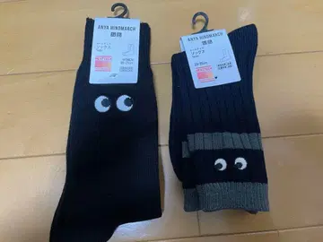 유니클로 ANYA HINDMARCH 양말