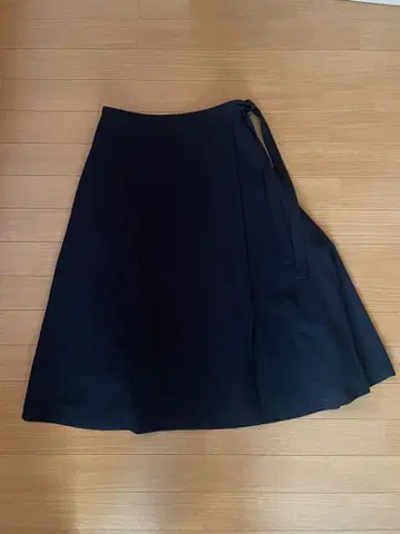 나노 유니버스 블랙 슬릿 플레어 스커트