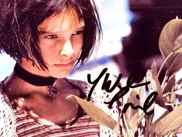 세일 중 - 나탈리 포트만 친필 사인 2L 사이즈 사진 -