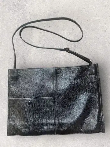 블랙 가죽 숄더백