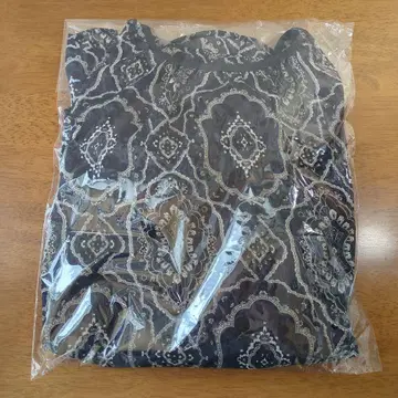 23구 [세탁 가능] 오너먼트 프린트 블라우스 사이즈 40