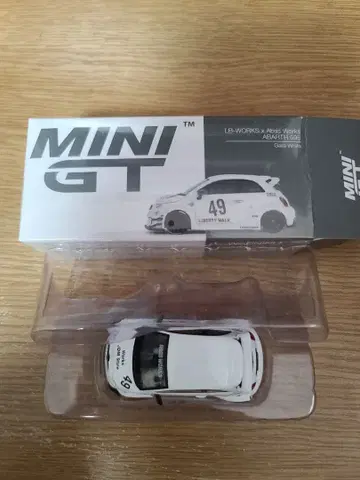 MINI GT LB-WORKS 화이트 미니카