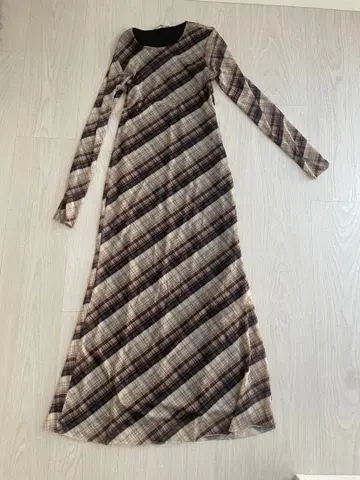 ZARA 체크 무늬 긴팔 맥시 원피스