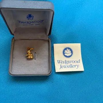 토끼 펜던트 탑