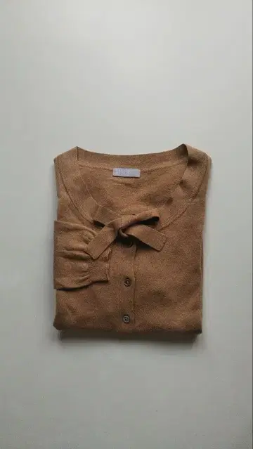 마가렛호웰 캐시미어 혼방 리본 포함 니트 스웨터