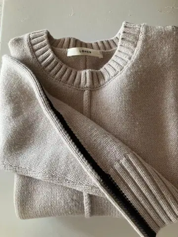LOHEN 밀크티색 라운드넥 긴팔 스웨터 38호