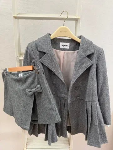 Epine 플리츠 프릴 재킷 헤링본