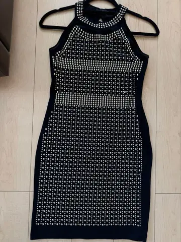 비즈 장식 타이트 드레스 하이넥 스트레치