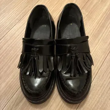 프린지 장식 블랙 로퍼