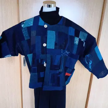 네이비 나염 패치워크 자수 코트입니다