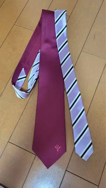 기린 와인 레드 스트라이프 넥타이