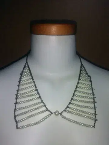 펄과 체인의 코랄 목걸이