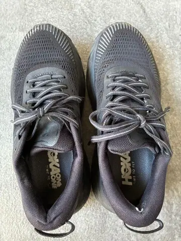 호카오네오네 BONDI7 러닝화 경량 통굽 블랙 23.5