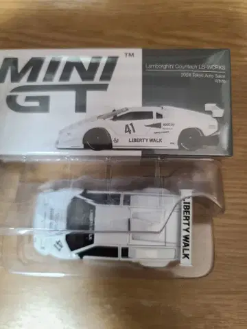 MINI GT Lamborghini Countach LB-WORKS