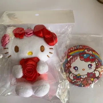 헬로키티 봉제 인형과 배지 세트