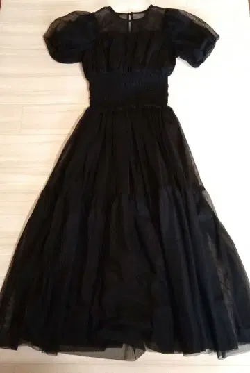 블랙 퍼프 슬리브 롱 드레스