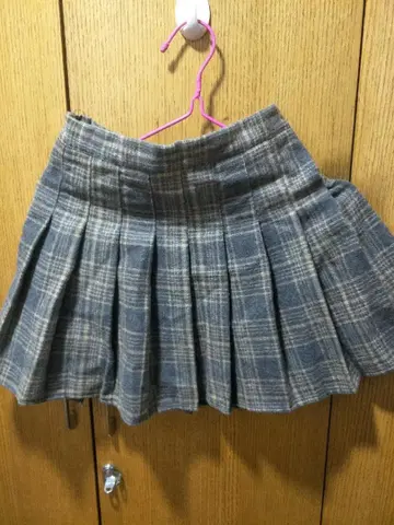 그레이 계열 체크 플리츠 스커트