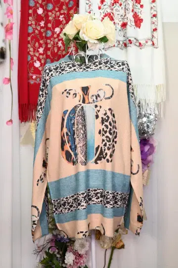 새상품 추가 OFF 루즈핏 개성파 호박 패턴 니트탑 베이지 x 블루 계열